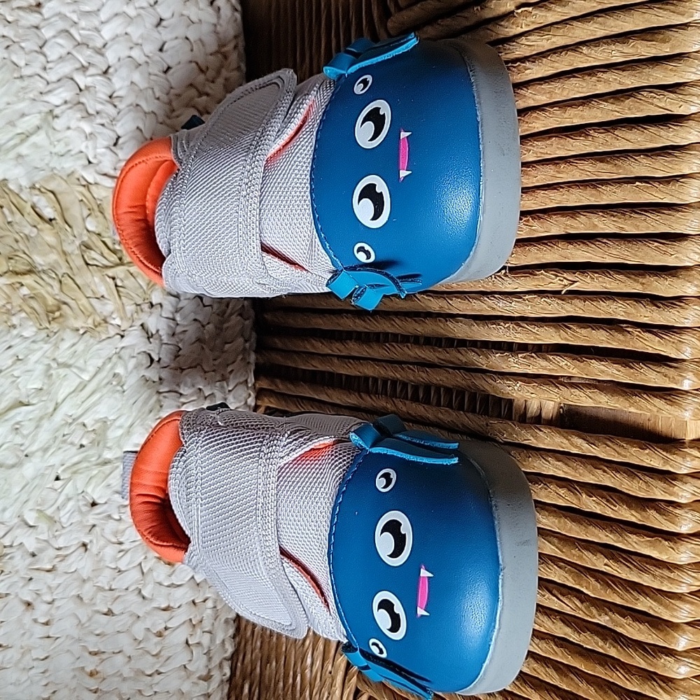 Ikiki Spider Squeaky Toddler Shoes | Blue/Gray, size 6 - Picture 3 of 15